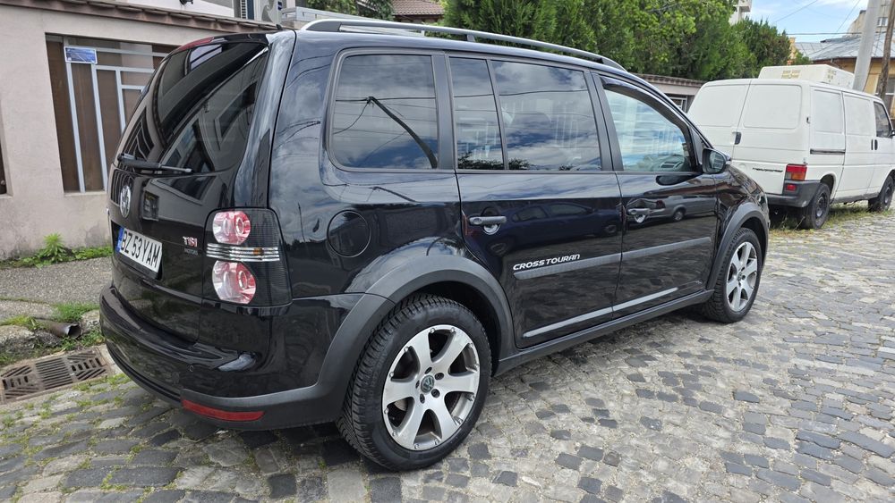 VOLKSWAGEN Touran 2010 — imagine 3