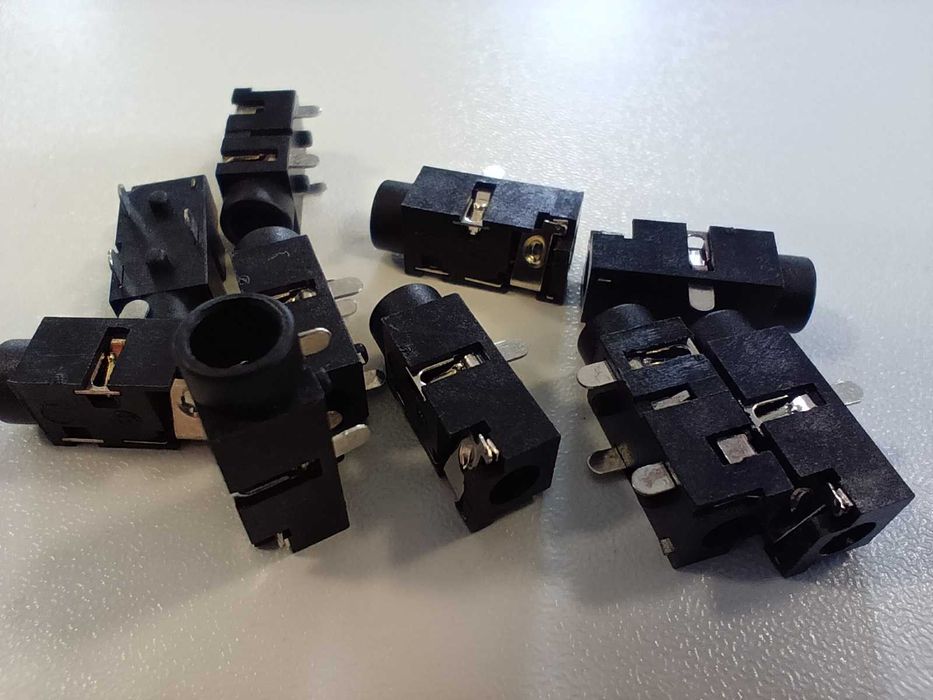 Set mufe și adaptoare diverse – USB, PS/2, audio, DVI-VGA, DIY