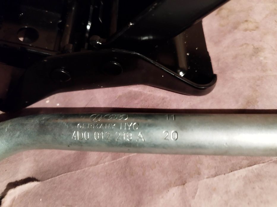 Комплект оригинални крик и ключ VW