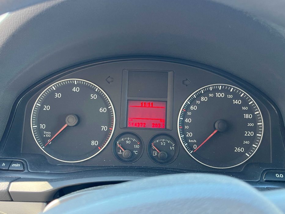 Volskwagen Golf 5 1.6i