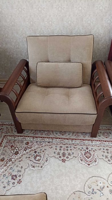 Продаю диван с креслом