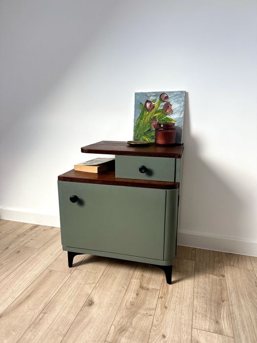 Реставрирани нощни шкафчета