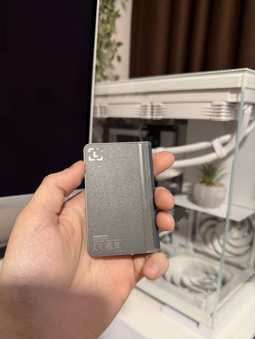Ledger Stax - най-добрият хардуерен портфейл.