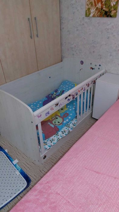 Подарявам бебешко легло с дюшек и калъфка за одеяло