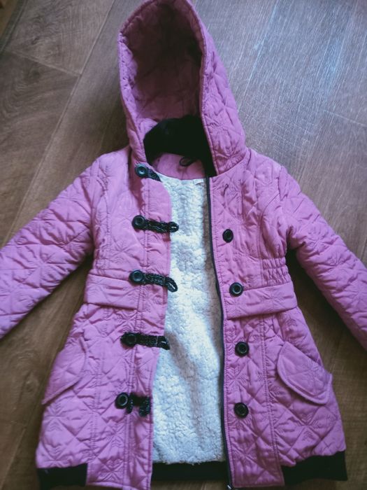 Продам куртки на девочку