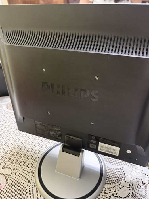LED монитор Philips 17 инча Отличен