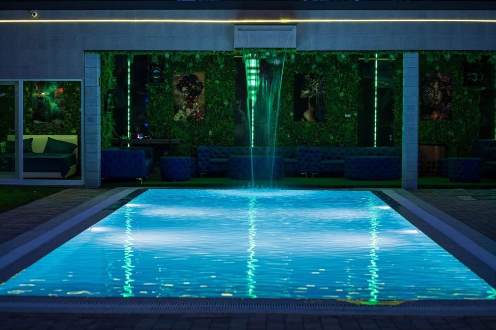 Piscina Privata pentru Pool Party