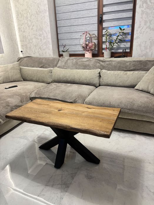 Масивна маса от дърво