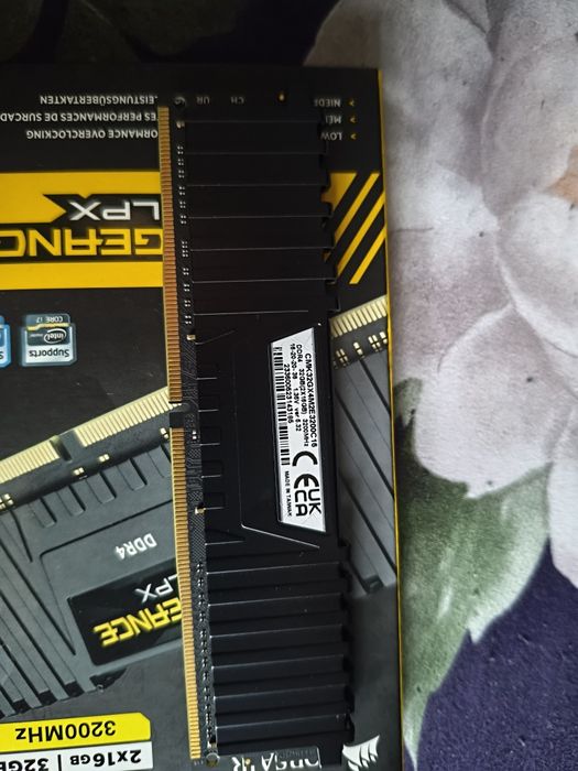 Memorie RAM Corsair Vengeance LPX 16GB DDR4 3200MHz CL16 (Ver 4.32 / Samsung)