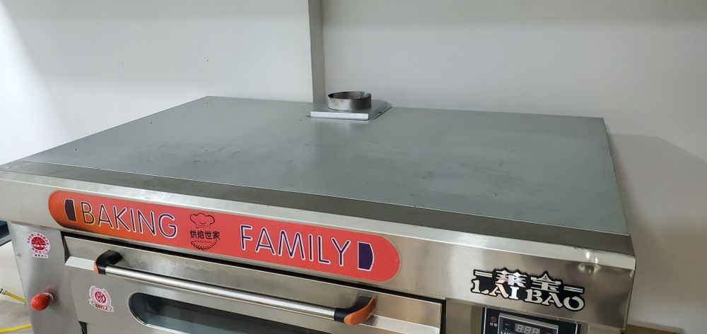 Кондитерская печь в хорошем состаяние почти новый