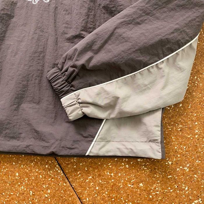 MERTRA Ветровка с затяжками