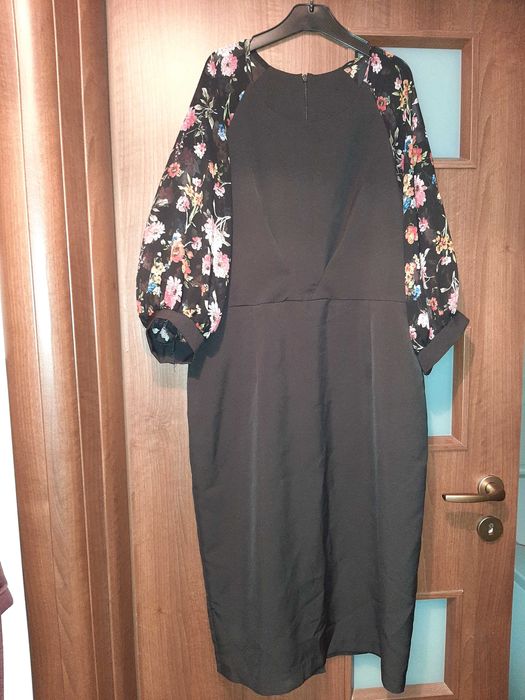 Rochie neagra cu maneci colorate