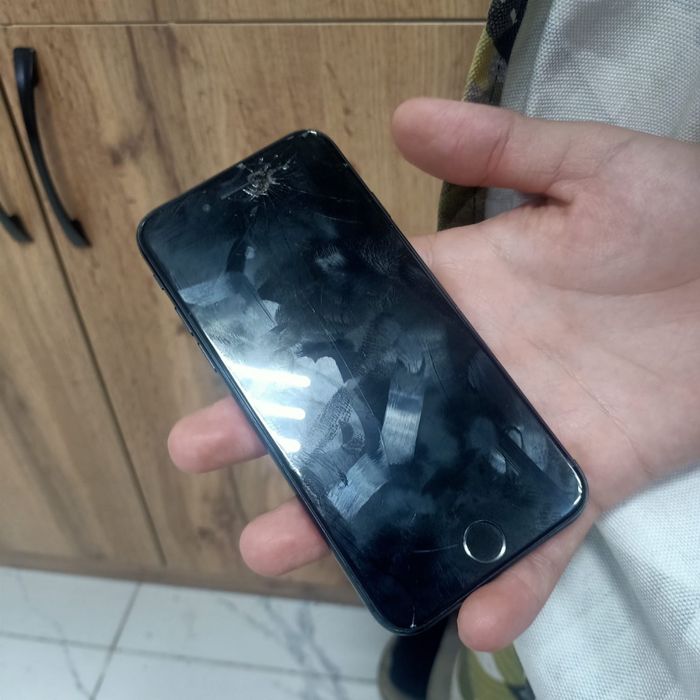 Iphone SE 2020 акб 100%