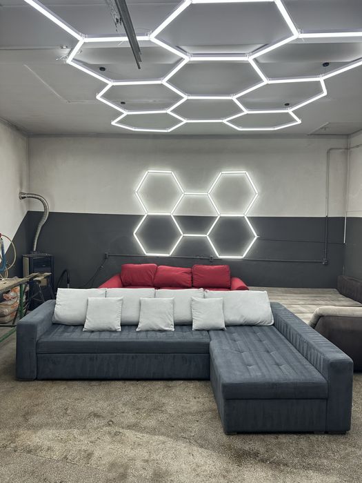 Coltar extensibil ca NOU cu lada de depozitare si perne