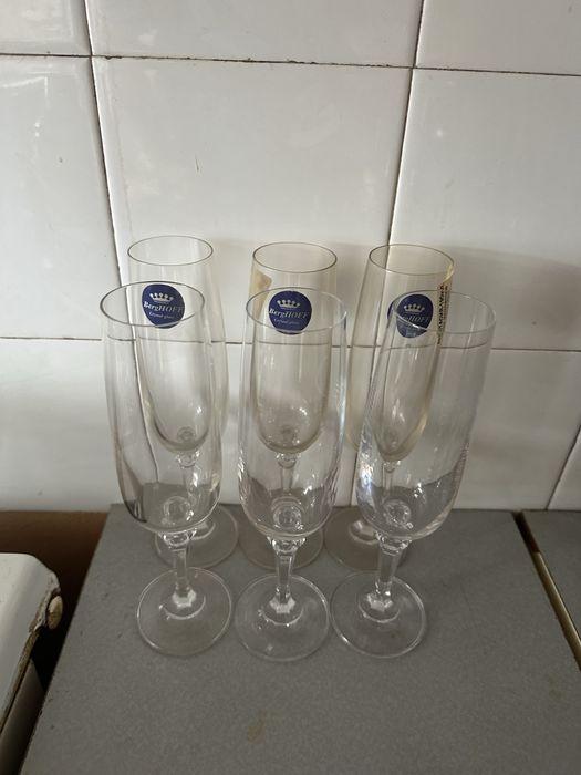 Продавам чаши за вино и шампанско Luminarc