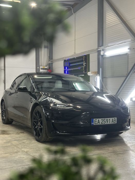 Затъмняване на автостъкла пастиране на фарове и облепяне на детайли