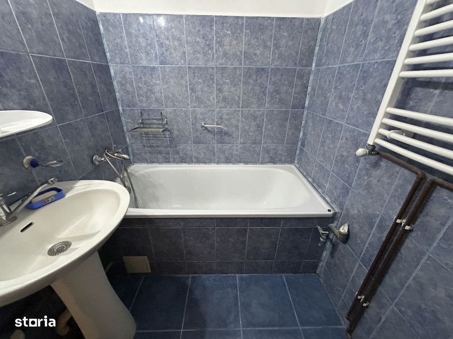 Vand apart.3 cam.Calea Romanilor,la parter inalt,bloc caramida 4 etaje