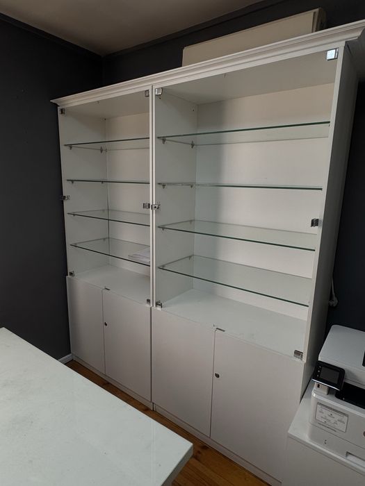 Продам витринные шкафы, почти новые, стеклянные дверцы