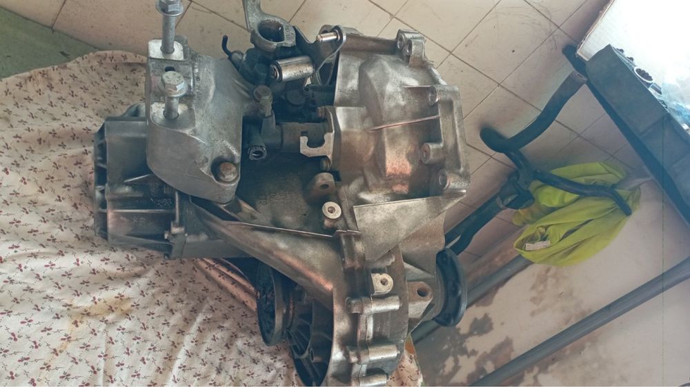 Продавам скоростна кутия Vw Golf 5 1.6 fsi 6 скорости