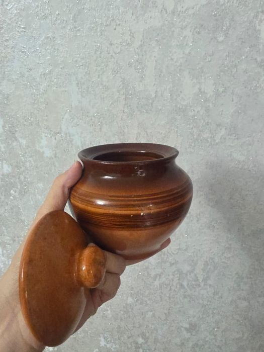 Глиняные горшки .