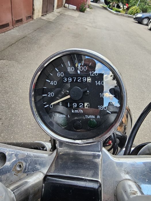 Suzuki intruder VS750