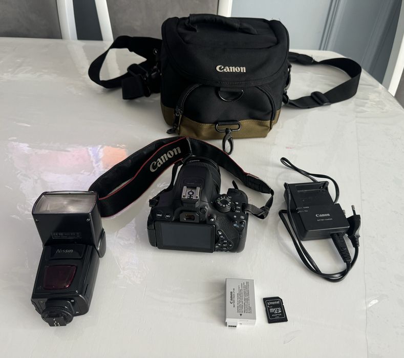 продам Canon EOS 700D