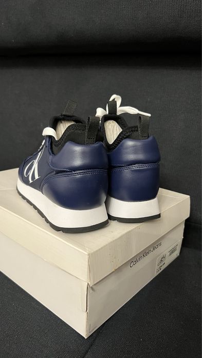 Женские кроссовки Calvin Klein