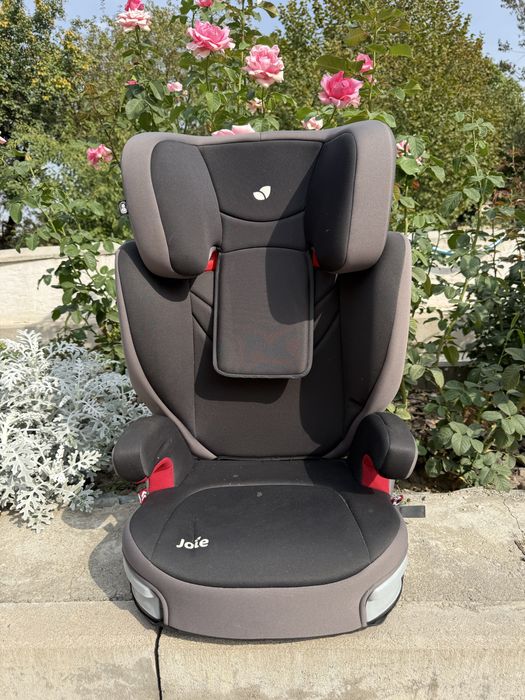 Автокресло бренда Joie