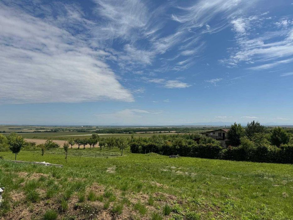 Teren intravilan  apa, gaz , curent