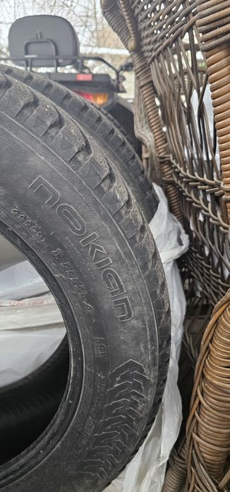 Продам комплект зимних шин