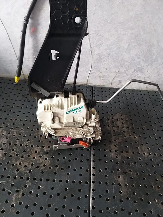 Broasca usa stanga fata jeep grand cherokee 4 wk wk2 p04589921afa