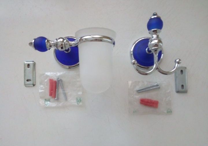 Лот аксесоари за баня Нови