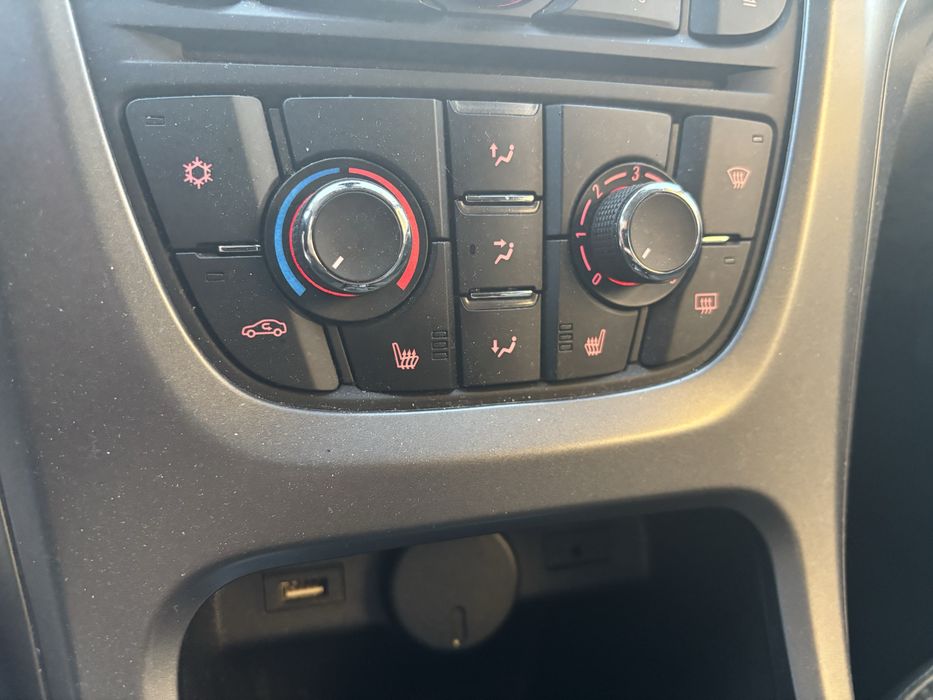 Scaune față cu incalzire sport reglaj electric , bancheta spate opel a