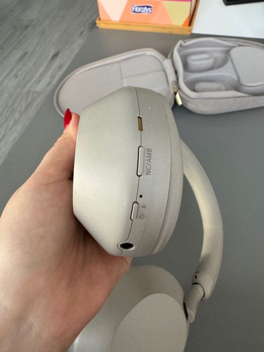 Sony WH-1000XM5 слушалки