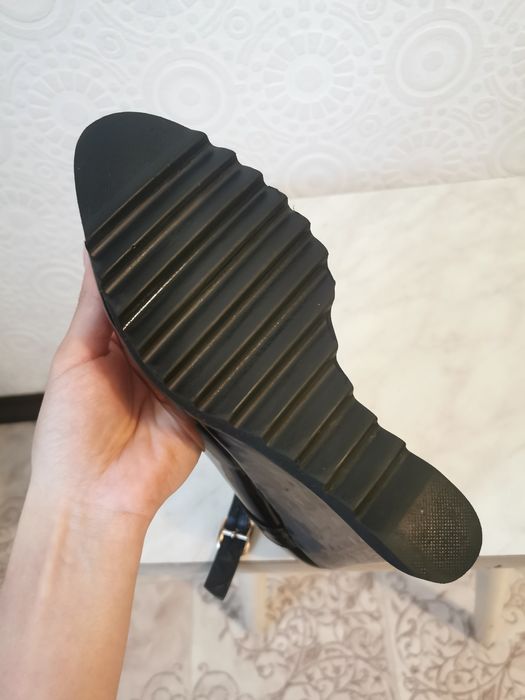 Женские босоножки