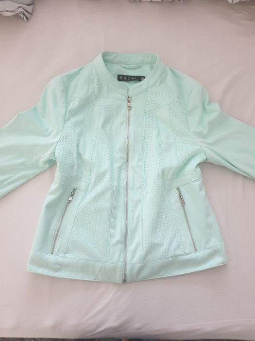 Geaca noua culoare superba marime L