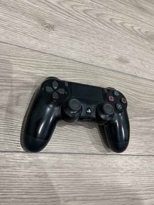 Consolă Playstation 4 Fat, negru mat + 2 manete + 3 jocuri PS4