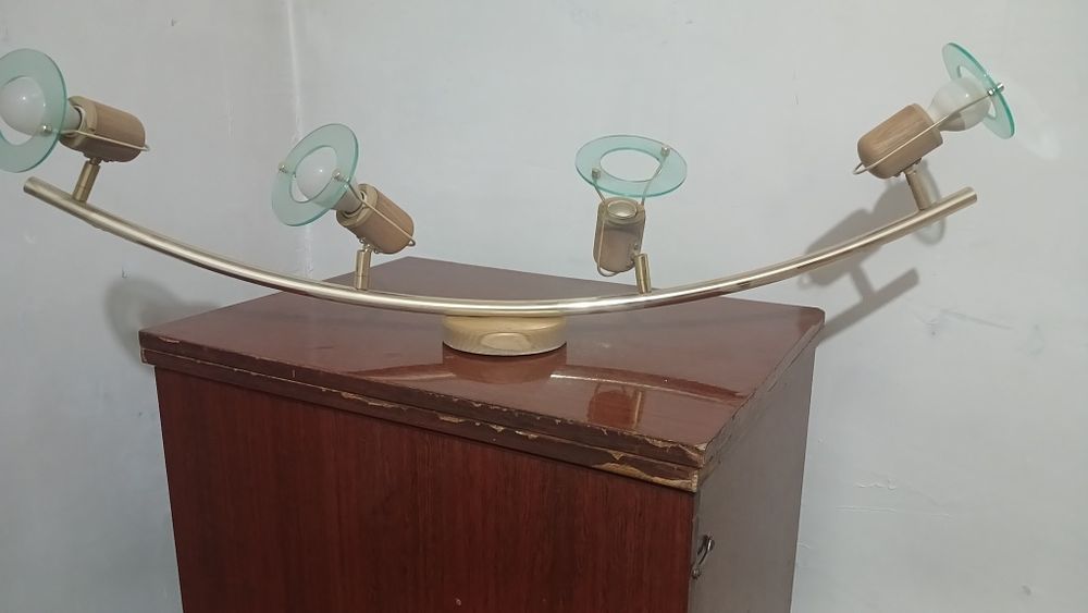 Продам светильник настеный