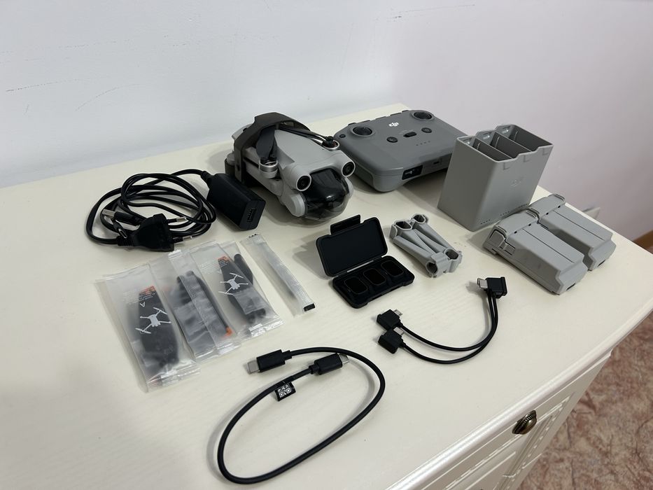 Продам дрон dji mini 3pro fly combo