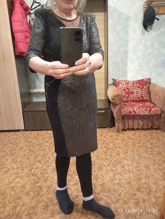 Платье на торжество любое.