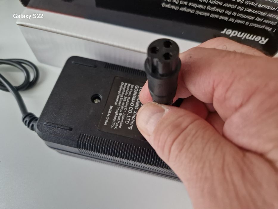 Зарядно за електрическо колело, скутер 48 - 54.6v 2A кръгла букса 3pin