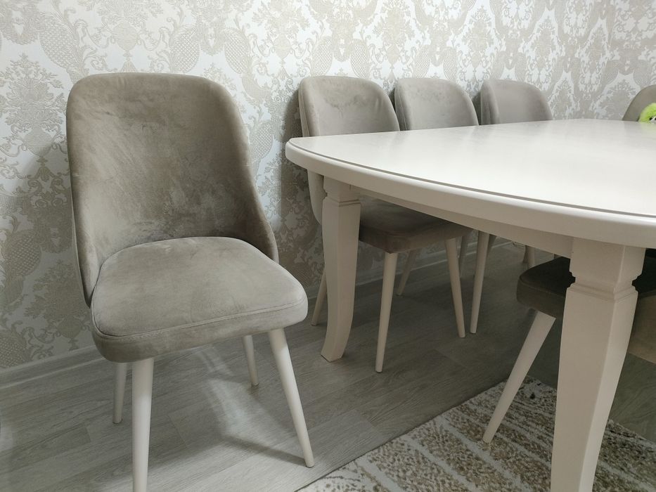 Стол со стульями