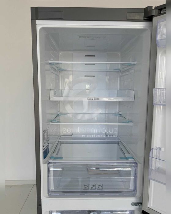 Холодильник Samsung RB29FERNDSA с дисплеем Inverter No Frost