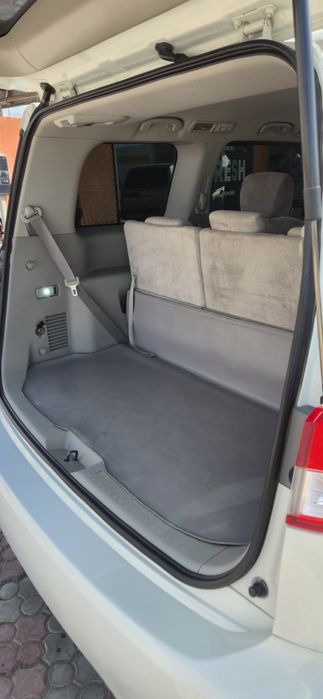 Продам семиместный минивэн.