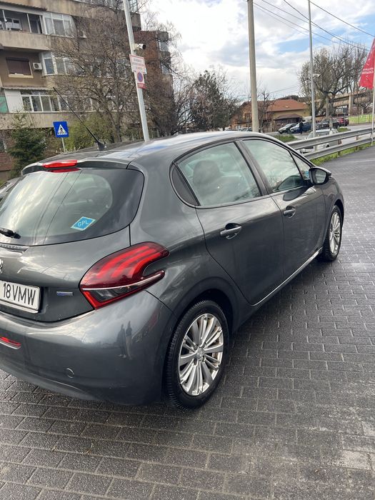 Peugeot 208 benzina +GPL an fabricatie 28  dec  2017
