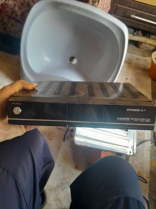 Умывальник с туалетный унитазом  и тюннер продается