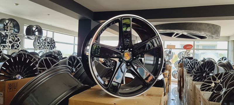 20цола Порше Porsche Panamera 5x130