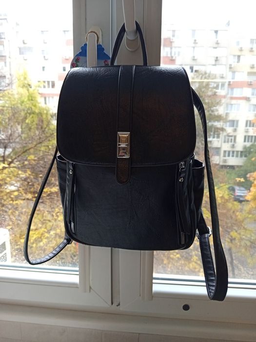 Нова раница ,много практична