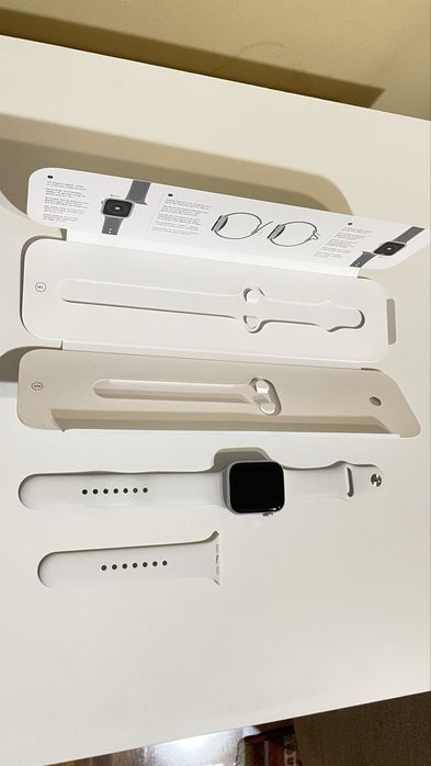 Apple Watch Series 4, 44mm, Silver