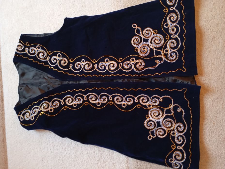 Продам   жилетки